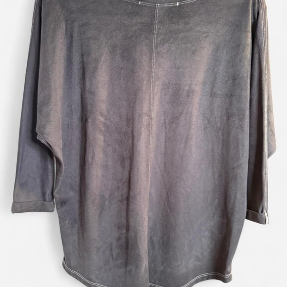 Medium Black V Neck 3/4 Sleeve Top - Picture 3 of 4